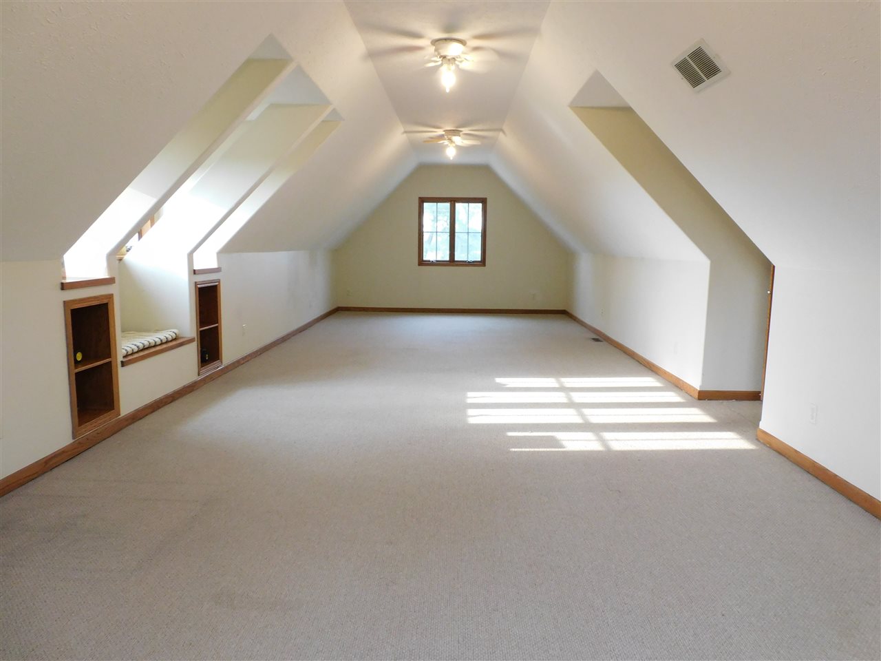 3265 Bloods Point Road Kirkland, IL 60146 - Photo 23 of 35 a view of empty room with window