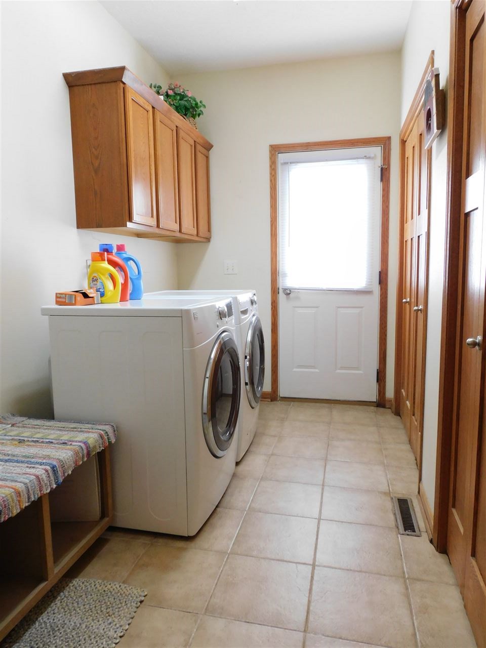 3265 Bloods Point Road Kirkland, IL 60146 - Photo 10 of 35 a utility room with dryer and washer