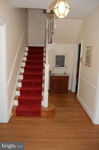 4221 Wickford Road Baltimore, MD 21210 - Photo 4 of 16 Entrance / Foyer
