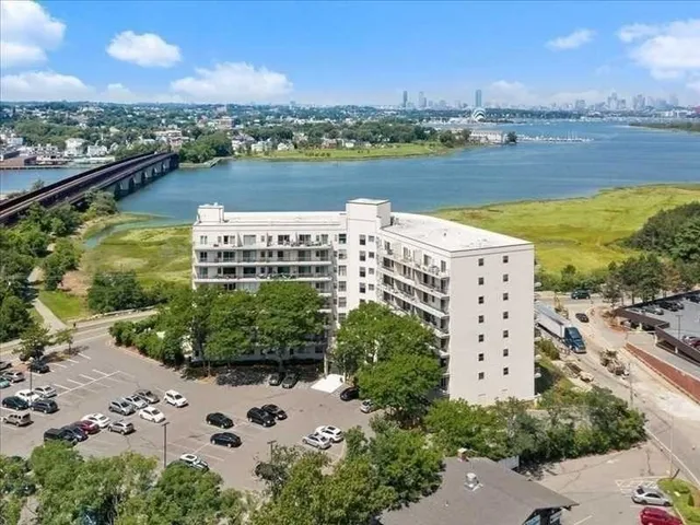 $250,000 | 133 Commander Shea Boulevard, Unit 315, Quincy, MA 02171