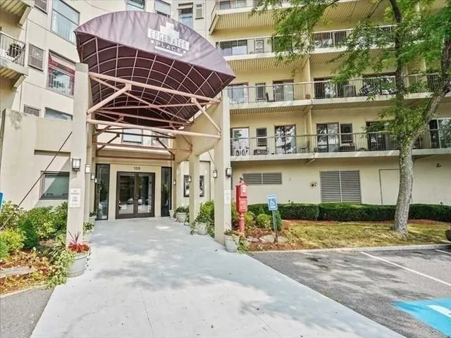 $250,000 | 133 Commander Shea Boulevard, Unit 315, Quincy, MA 02171