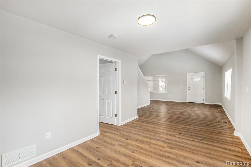 4417 Ballard Road Lansing, MI 48911 - Photo 5 of 31
