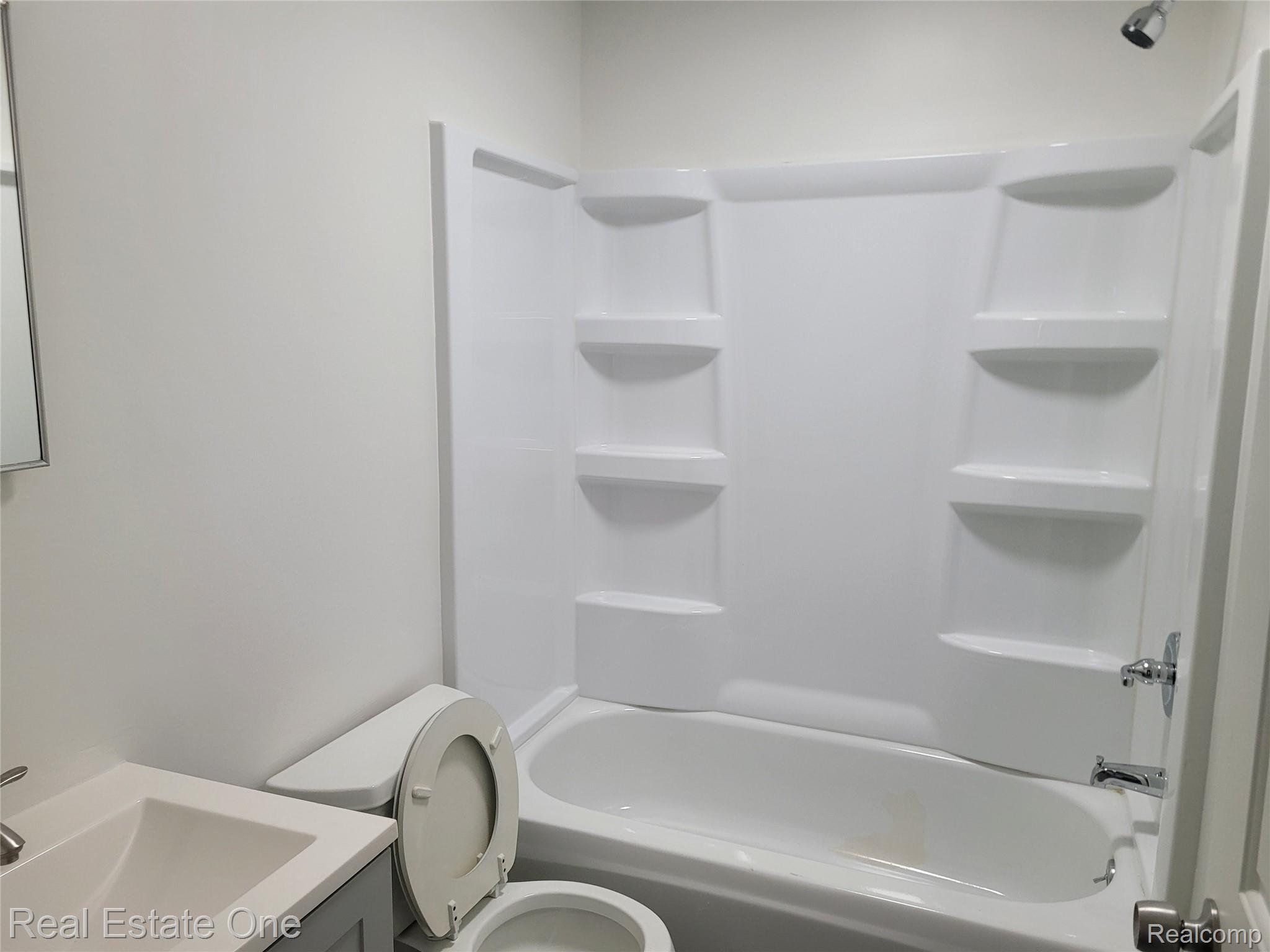 77 West Rutgers Avenue Pontiac, MI 48340 - Photo 11 of 12 Bathroom featuring vanity and shower / washtub combination