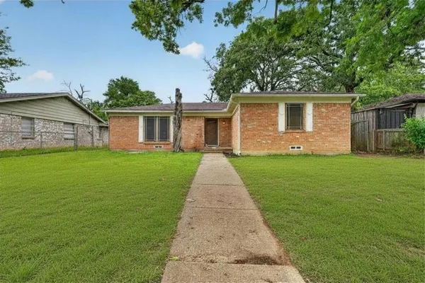 $1,695 | 10517 Castlerock Drive, Dallas, TX 75217
