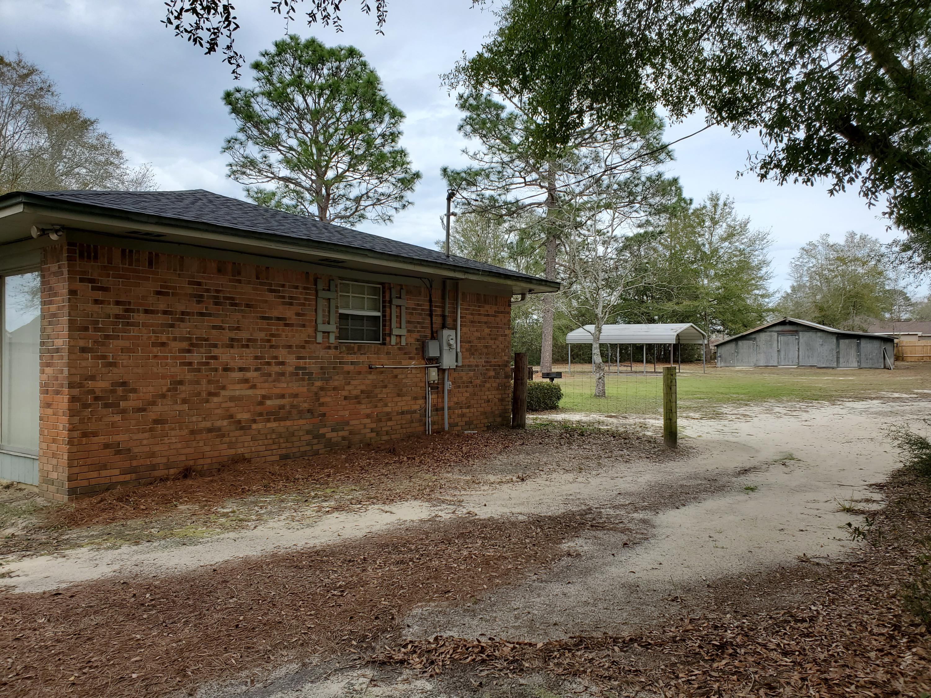 6197 Sundew Street Crestview, FL 32539 - Photo 3 of 34 Lots of space