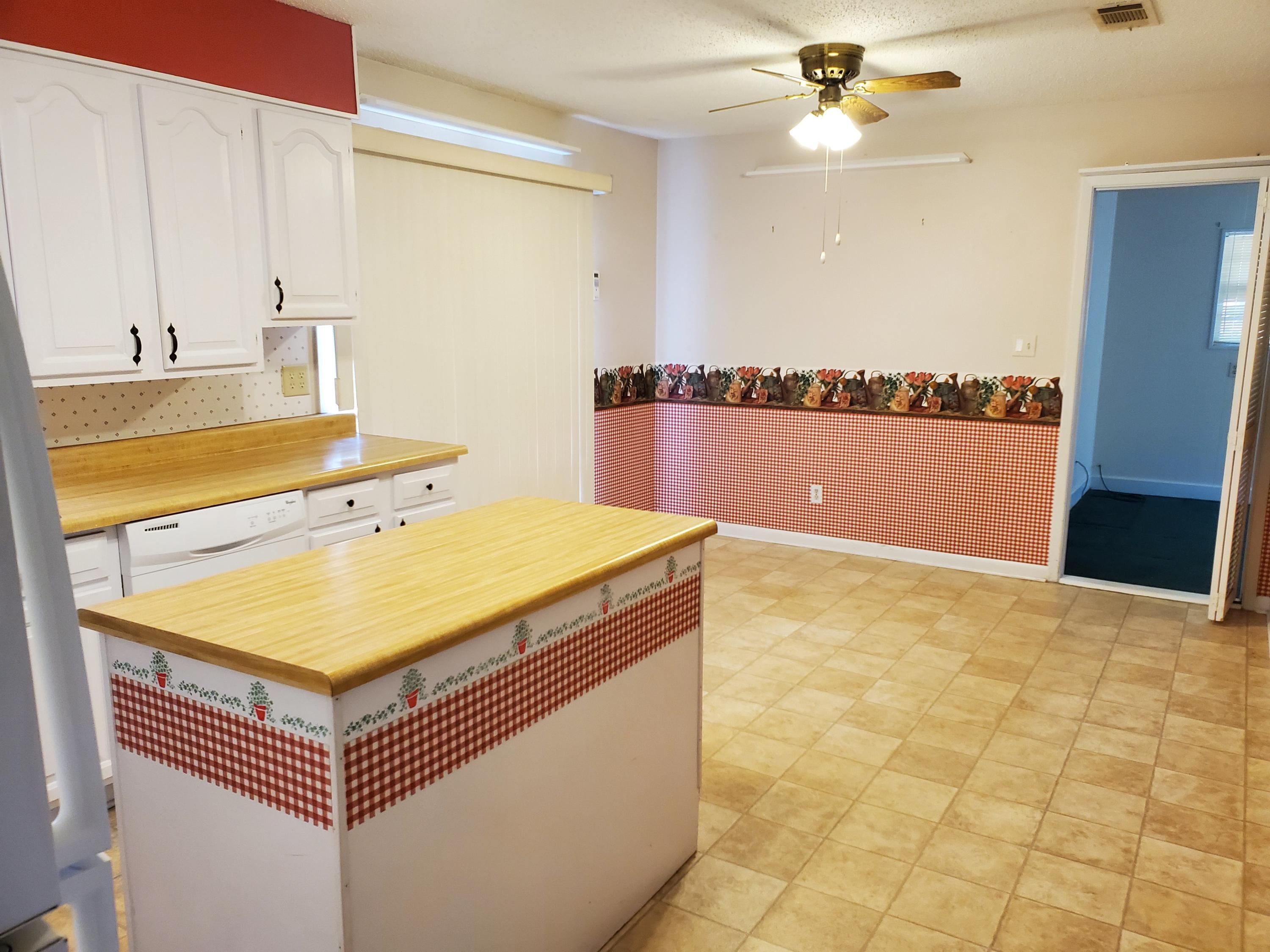 6197 Sundew Street Crestview, FL 32539 - Photo 7 of 34 Dining area