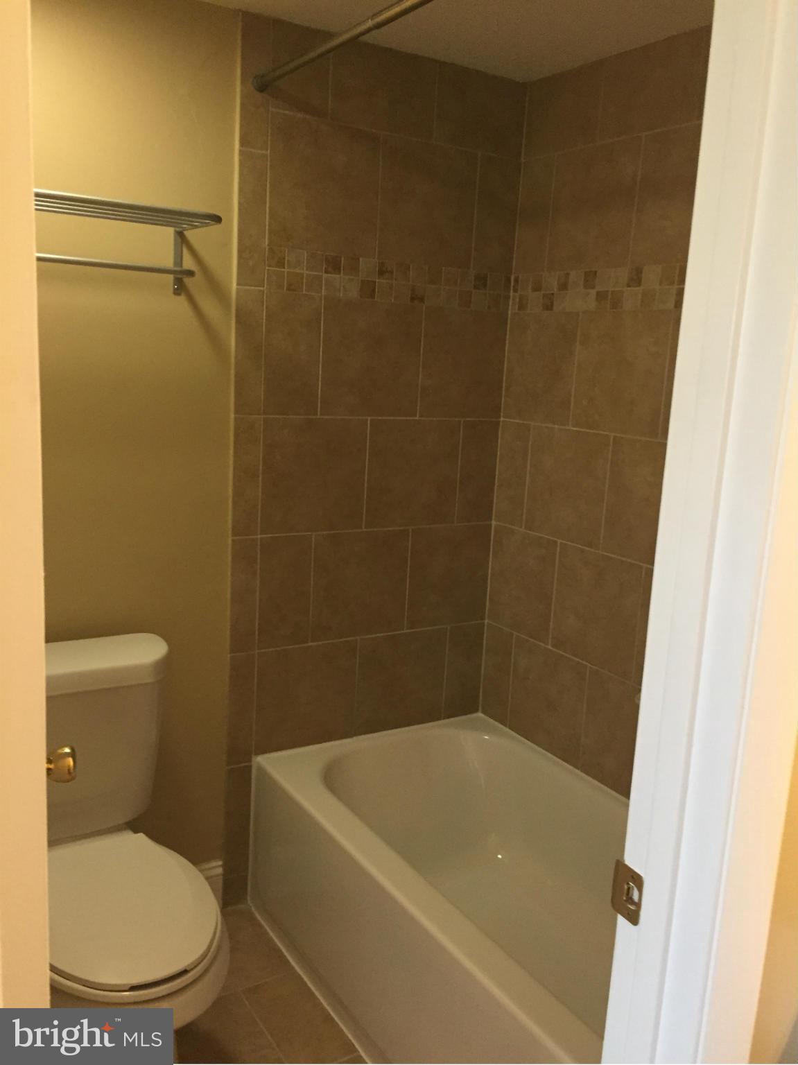 6260 Edsall Road, Unit 202 Alexandria, VA 22312 - Photo 15 of 16 Bath (Master)