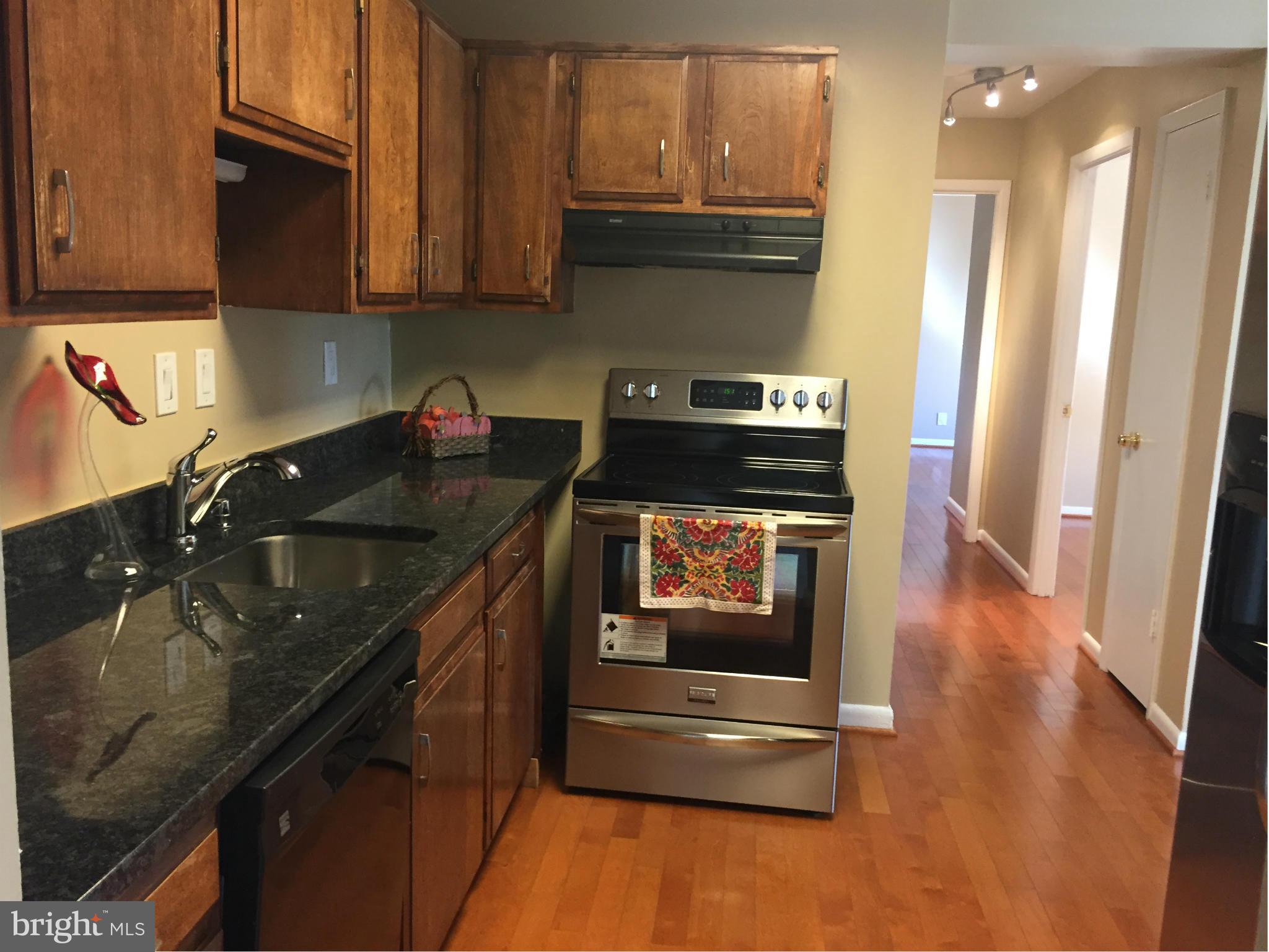 6260 Edsall Road, Unit 202 Alexandria, VA 22312 - Photo 3 of 16 Kitchen
