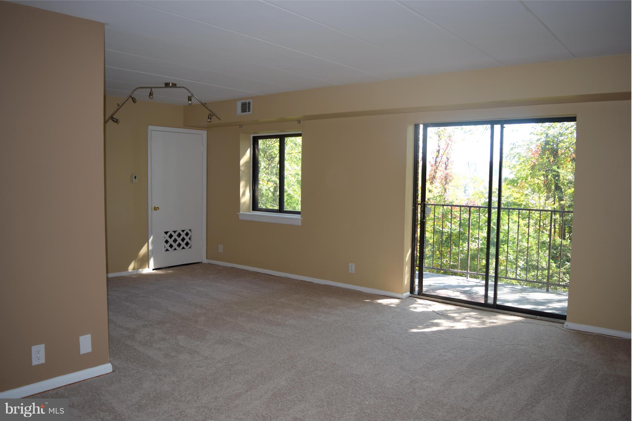 6260 Edsall Road, Unit 202 Alexandria, VA 22312 - Photo 6 of 16 Living Room