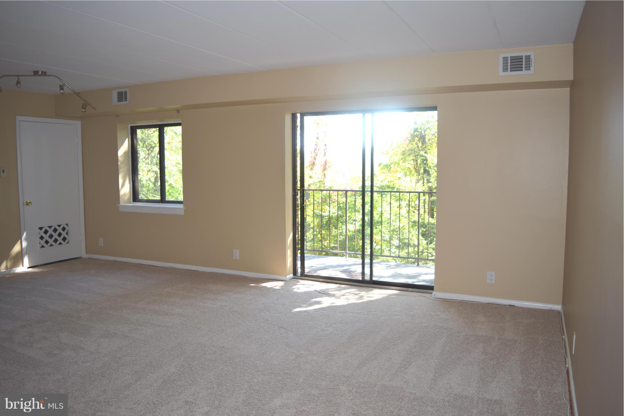 6260 Edsall Road, Unit 202 Alexandria, VA 22312 - Photo 7 of 16 LivingRoom/Dining Room