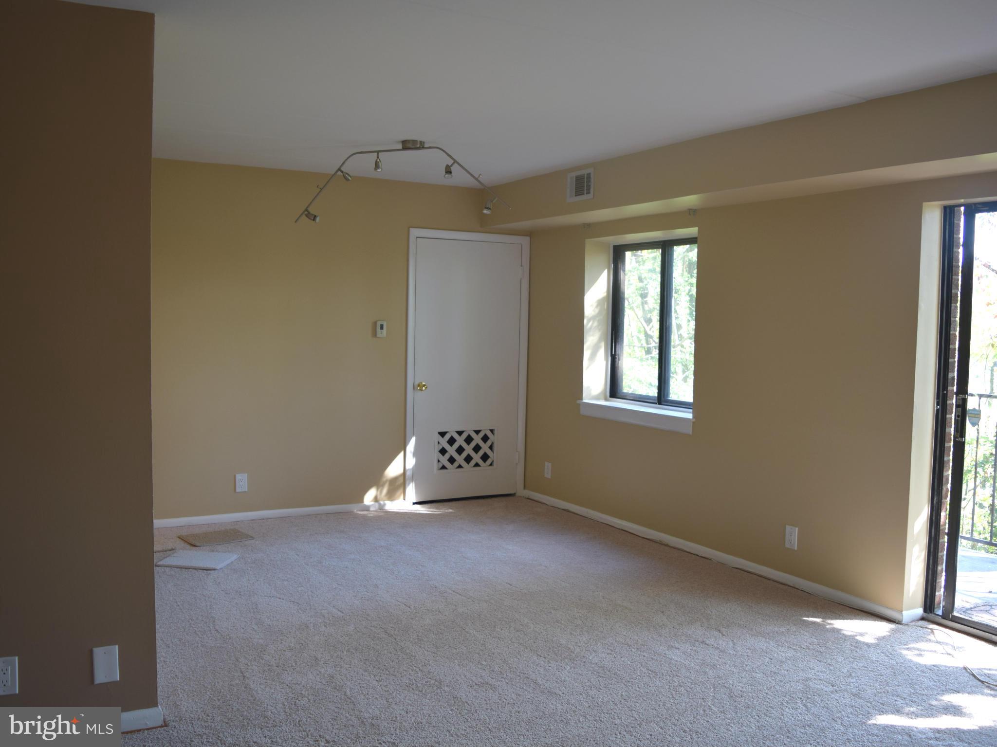 6260 Edsall Road, Unit 202 Alexandria, VA 22312 - Photo 8 of 16 Living Room