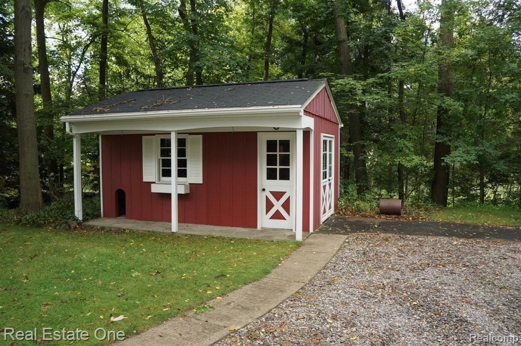 6281 Little Creek Road Rochester, MI 48306 - Photo 12 of 12 SHED WITH WATER & ELEC.jpg