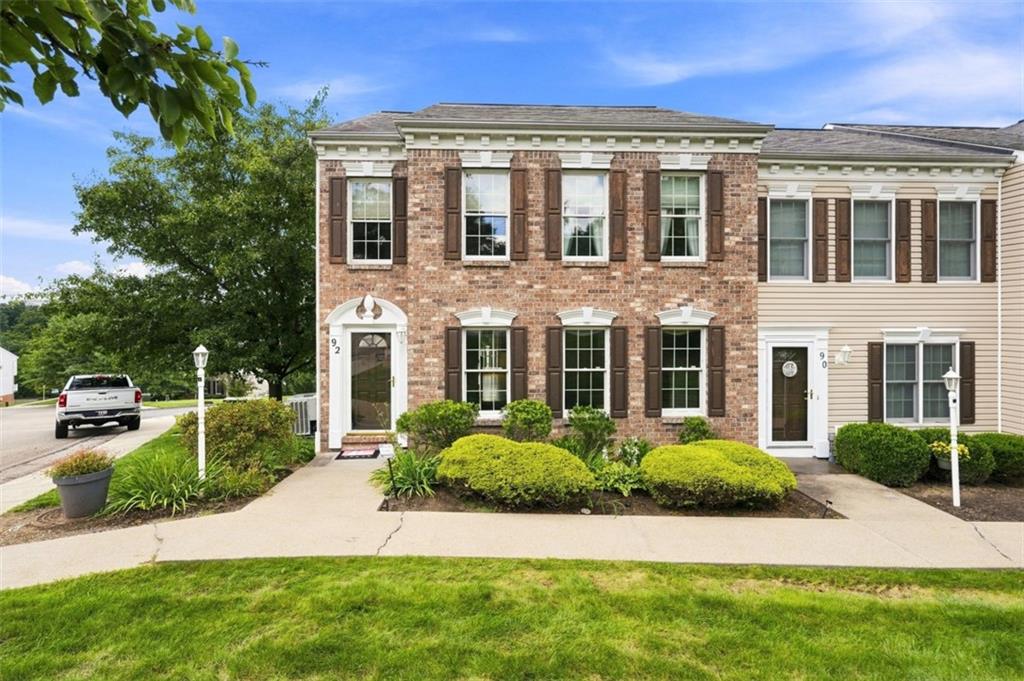 92 Castle View Drive McKees Rocks, PA 15136 - Photo 2 of 27 Gallery Image 2