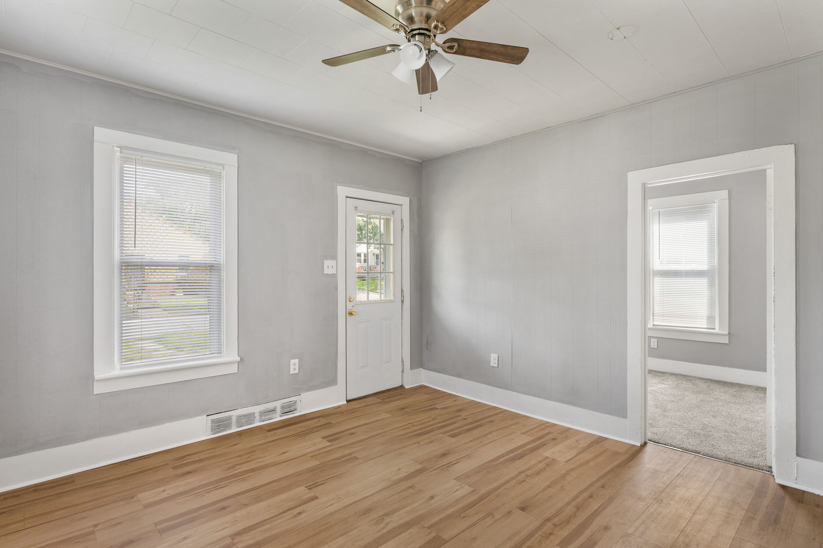 417 37th Street Moline, IL 61265 - Photo 4 of 16 Gallery Image 4