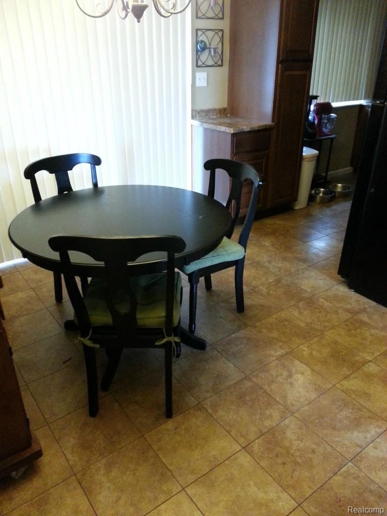 5221 North Fowlerville Road Fowlerville, MI 48836 - Photo 4 of 13 dining area