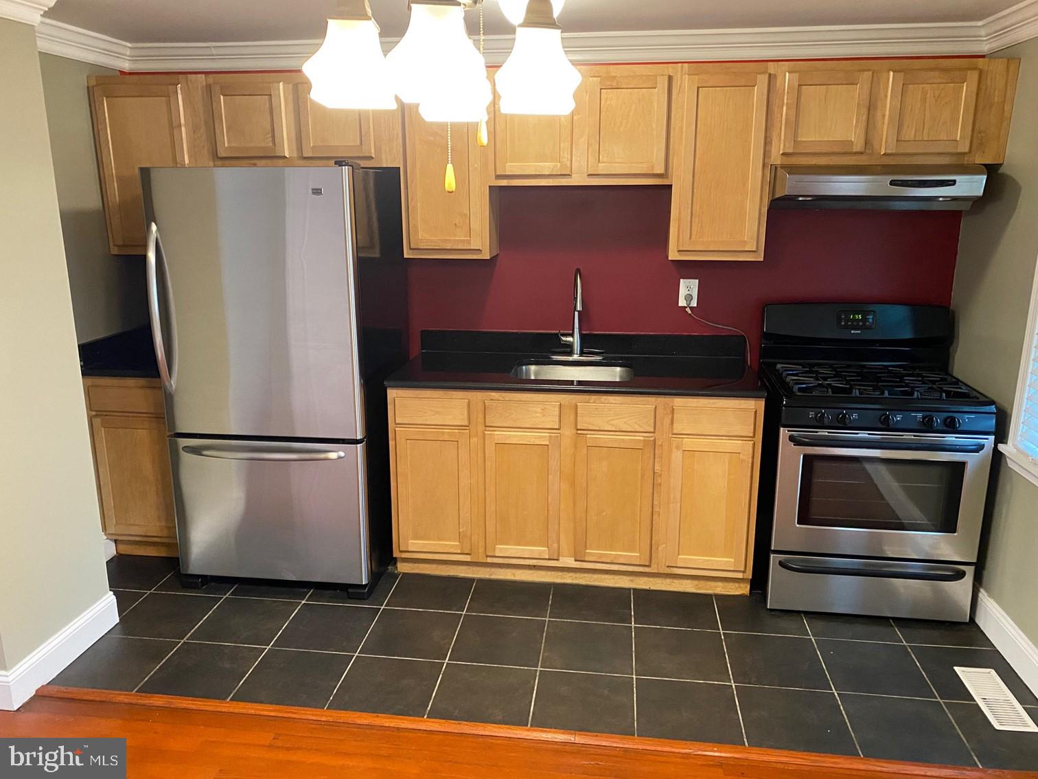 3710 Clarenell Road Baltimore, MD 21229 - Photo 5 of 14 Gallery Image 5