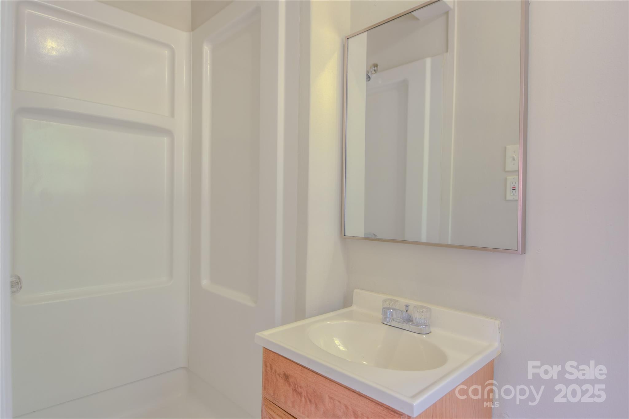 6921 Idlewild Road Charlotte, NC 28212 - Photo 23 of 29 a bathroom with a sink and a mirror