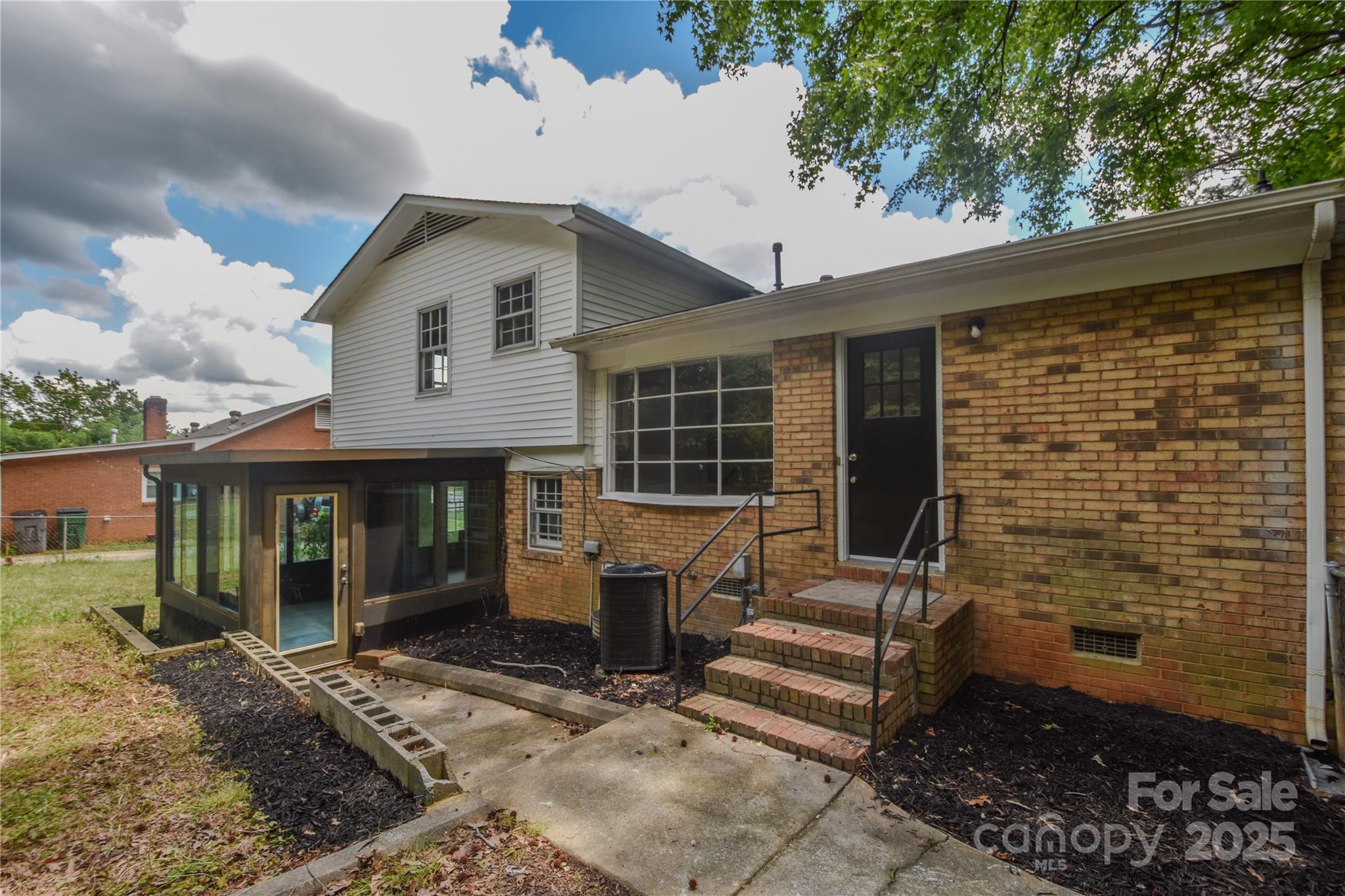 6921 Idlewild Road Charlotte, NC 28212 - Photo 27 of 29 a front view of a house with a garden