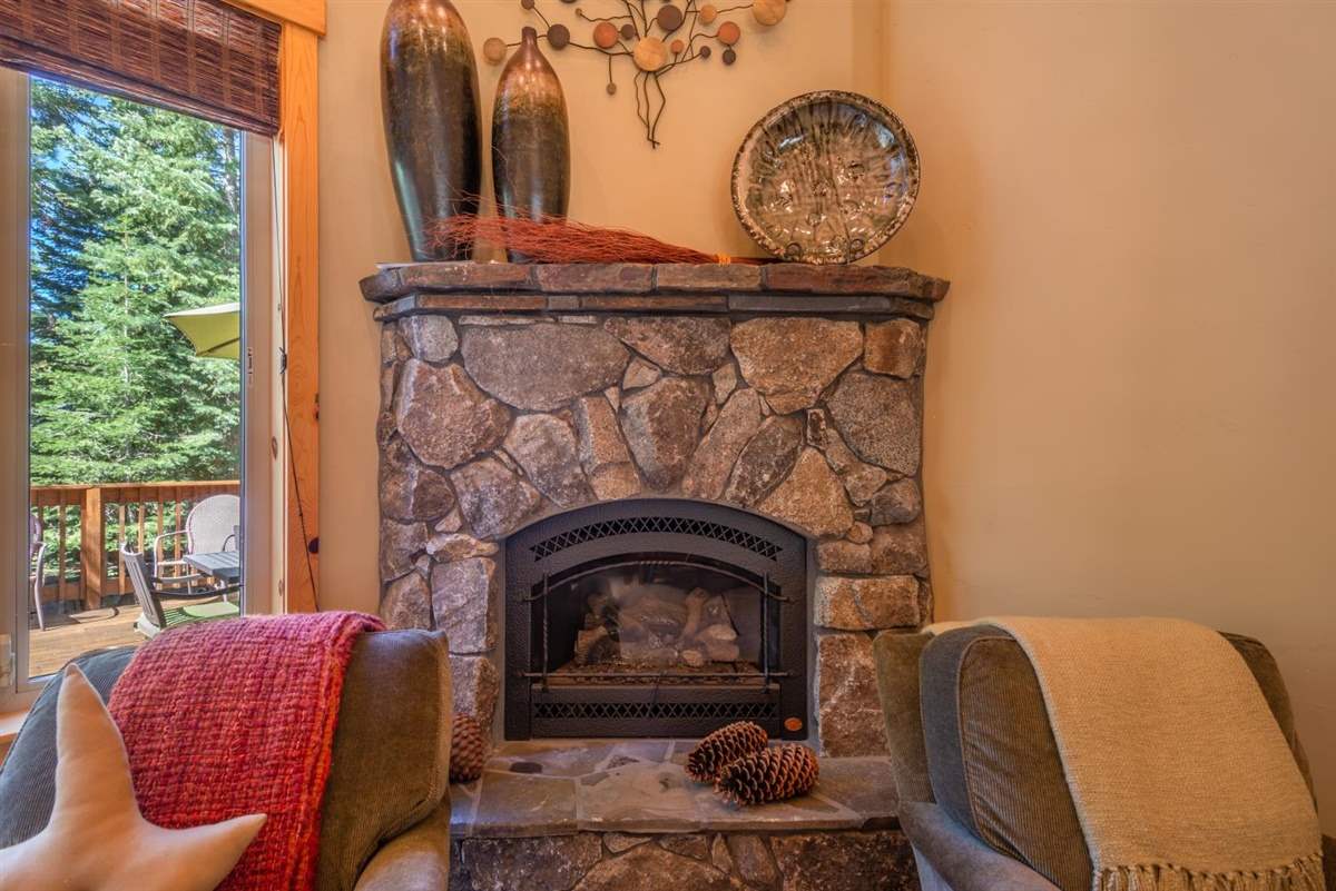 14522 Tyrol Road Truckee, CA 96161 - Photo 6 of 20 Gallery Image 6