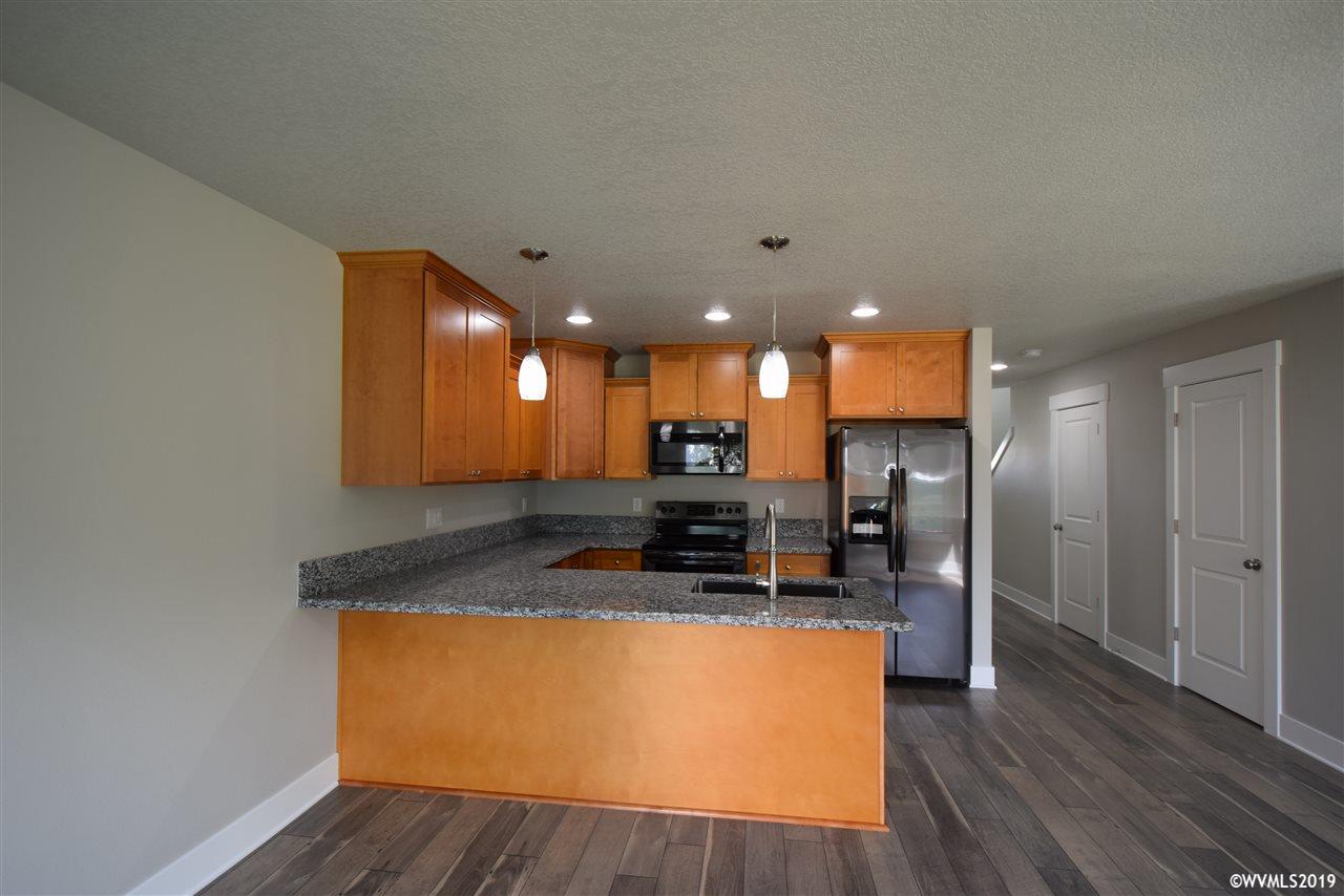246 Southeast Dimick Street Dallas, OR 97338 - Photo 9 of 28