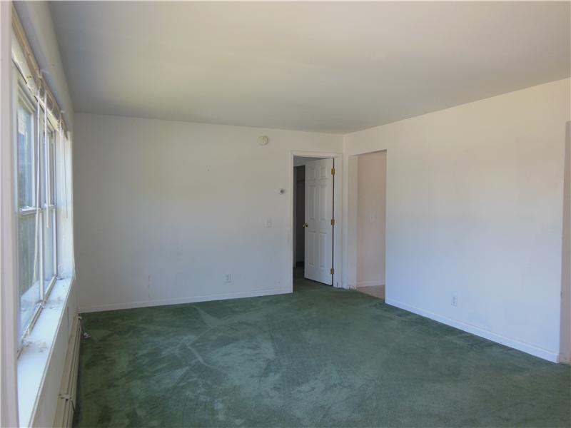 192 Cushing Road Friendship, ME 04547 - Photo 5 of 16 Living Room.