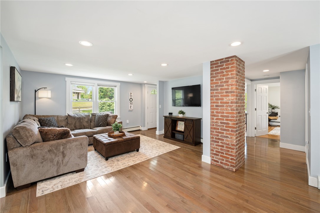 283 Old County Road Smithfield, RI 02917 - Photo 13 of 38