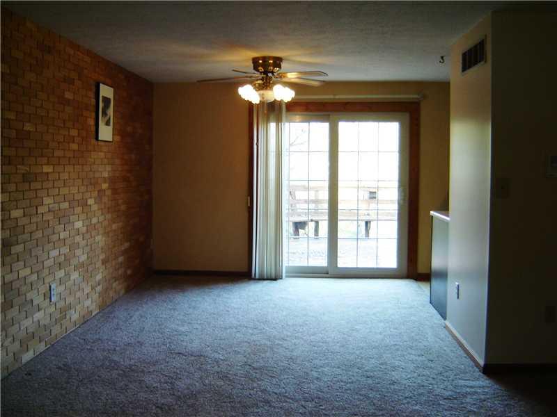 532 Partridge Run Road Gibsonia, PA 15044 - Photo 4 of 19 Living Room.