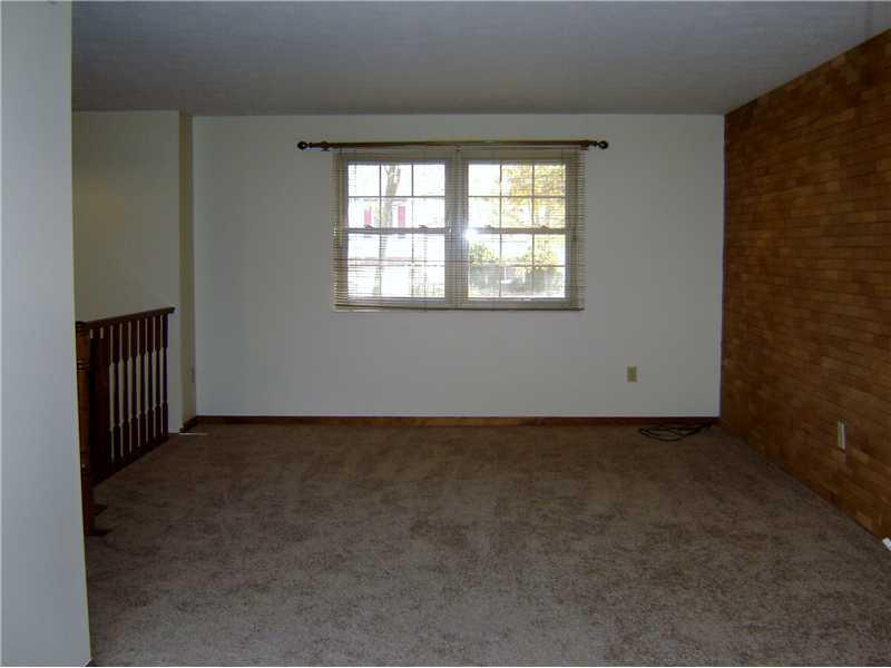532 Partridge Run Road Gibsonia, PA 15044 - Photo 5 of 19 Living Room.
