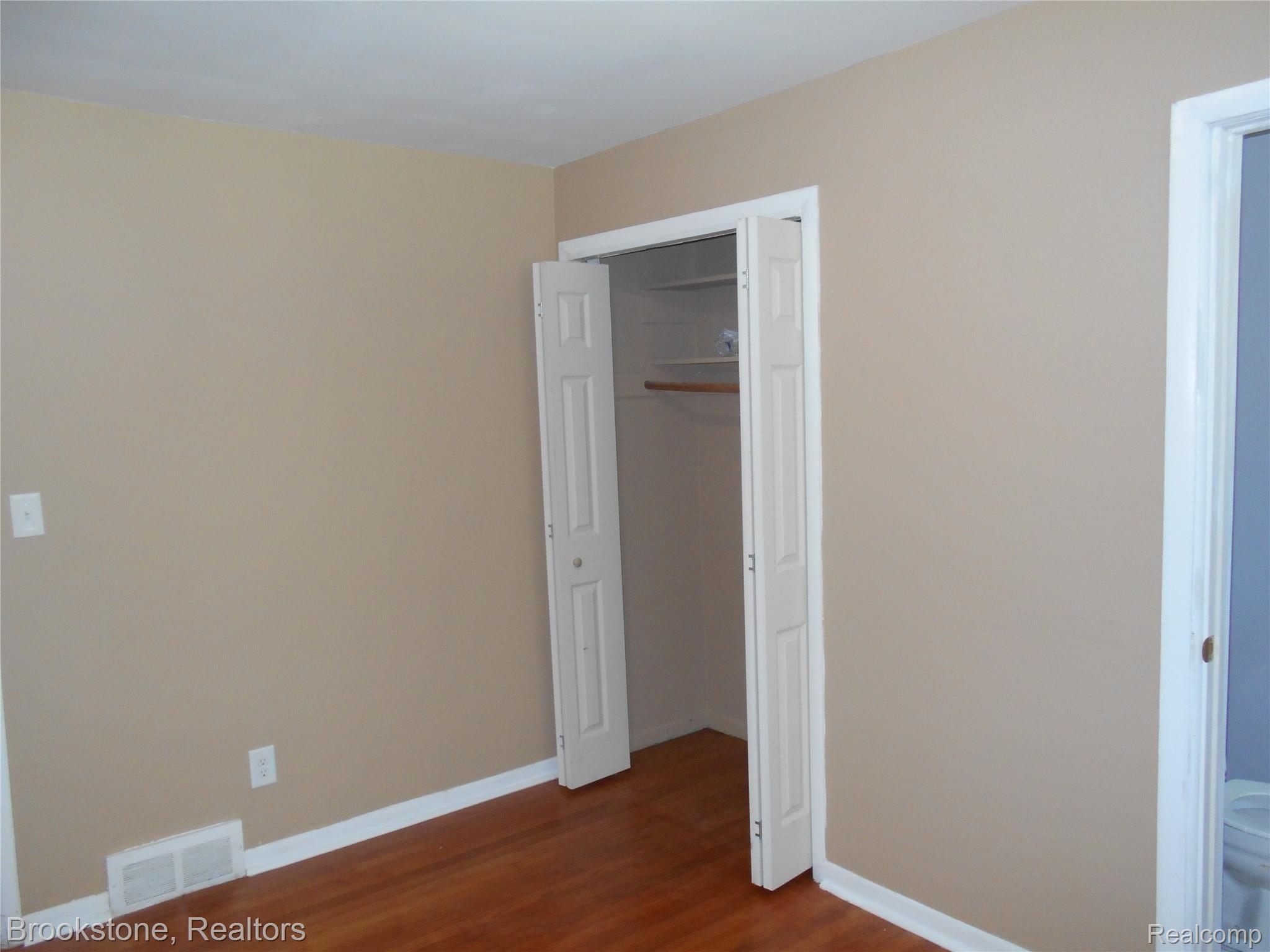 24570 Kelly Road Eastpointe, MI 48021 - Photo 15 of 38 DSCN1695.JPG