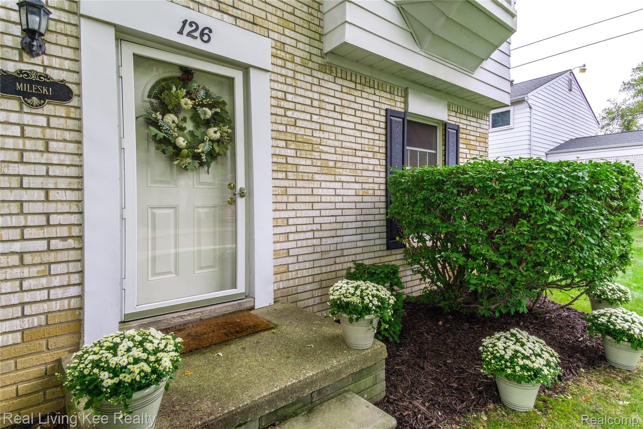 126 Manor Way Rochester, MI 48309 - Photo 5 of 34 2.jpg