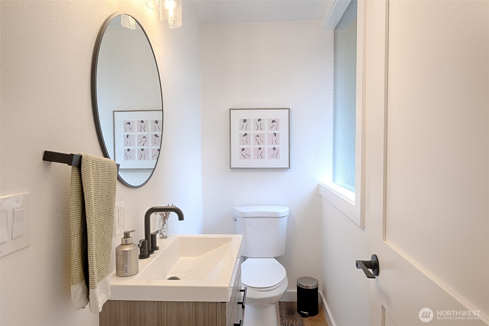 4521 Southwest Henderson Street Seattle, WA 98136 - Photo 7 of 40