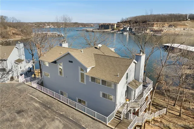 $384,500 | 1089 Buckingham Drive, Unit 1, Camdenton, MO 65020