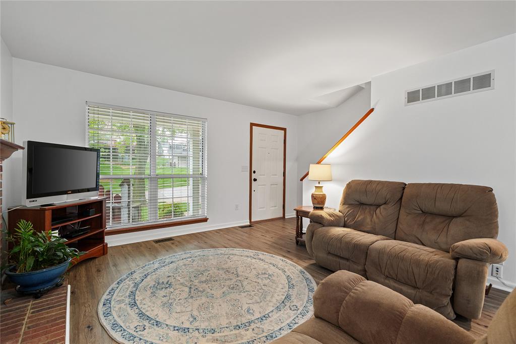 1865 Strawberry Ridge Drive Ballwin, MO 63021 - Photo 4 of 42 Gallery Image 4