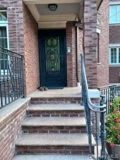 a view of entryway with a front door