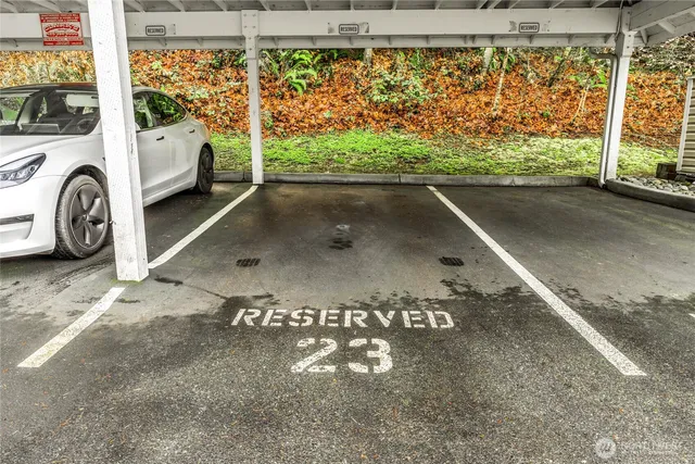 $364,900 | 5000 Northwest Village Park Drive, Unit B112, Issaquah, WA 98027