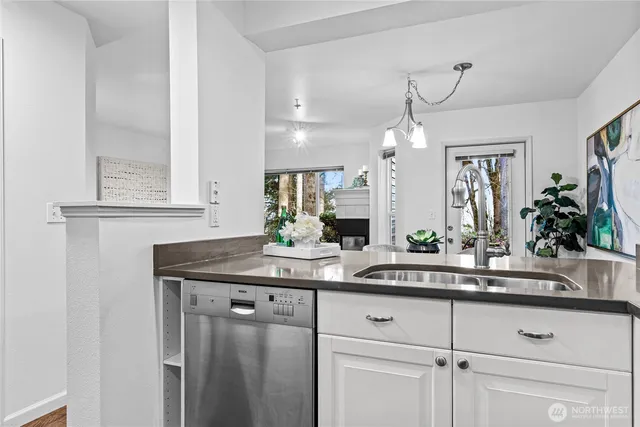 $364,900 | 5000 Northwest Village Park Drive, Unit B112, Issaquah, WA 98027