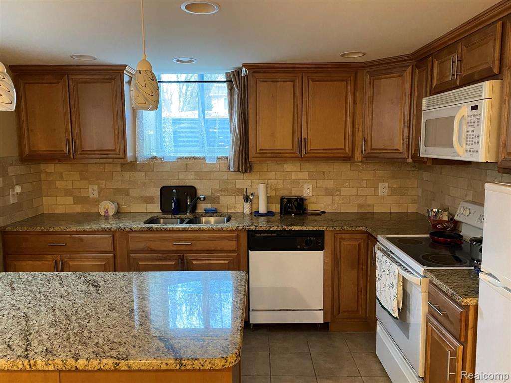 1666 Dancer Drive Rochester, MI 48307 - Photo 2 of 18