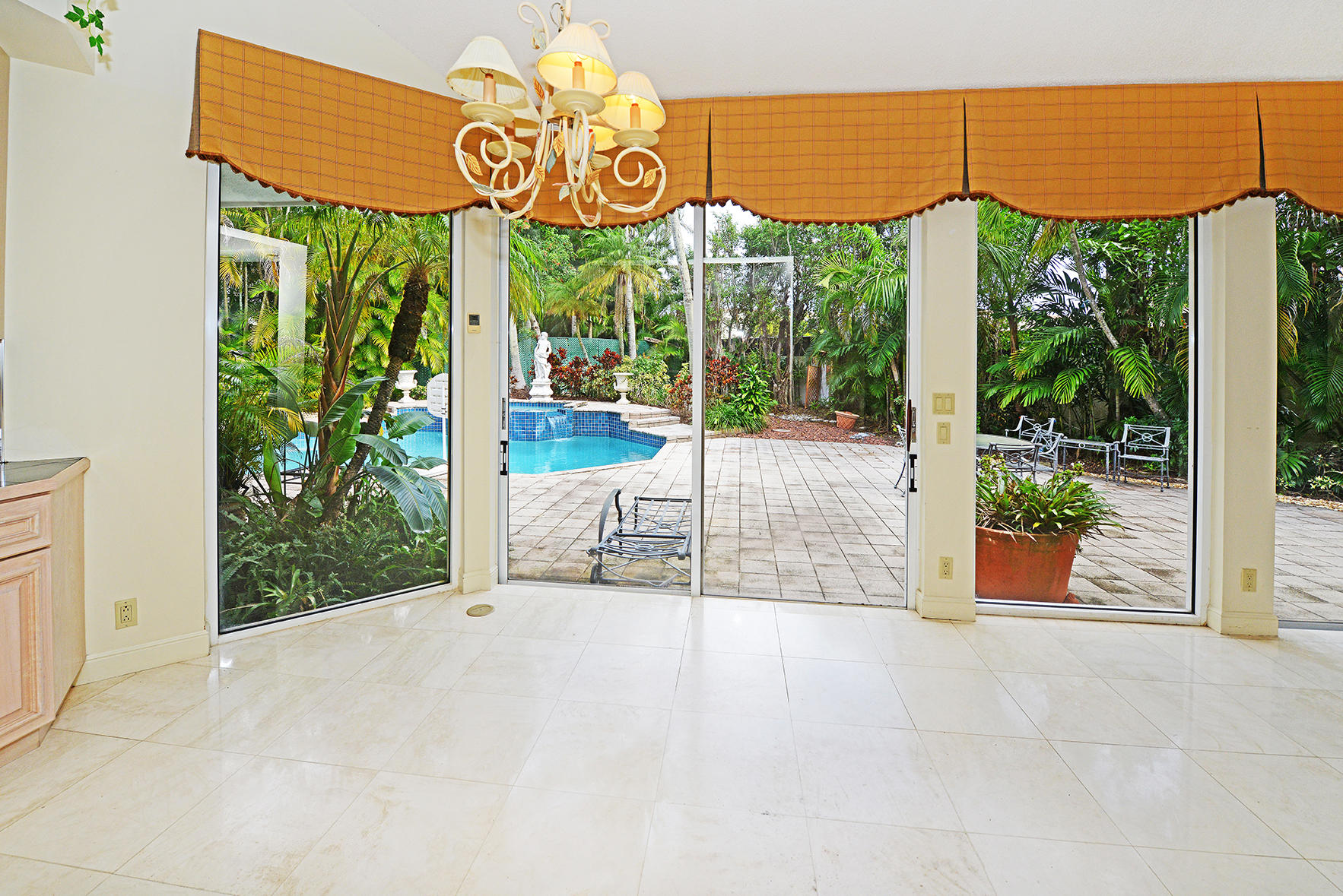 21730 Frontenac Court Boca Raton, FL 33433 - Photo 14 of 41 Breakfast Area