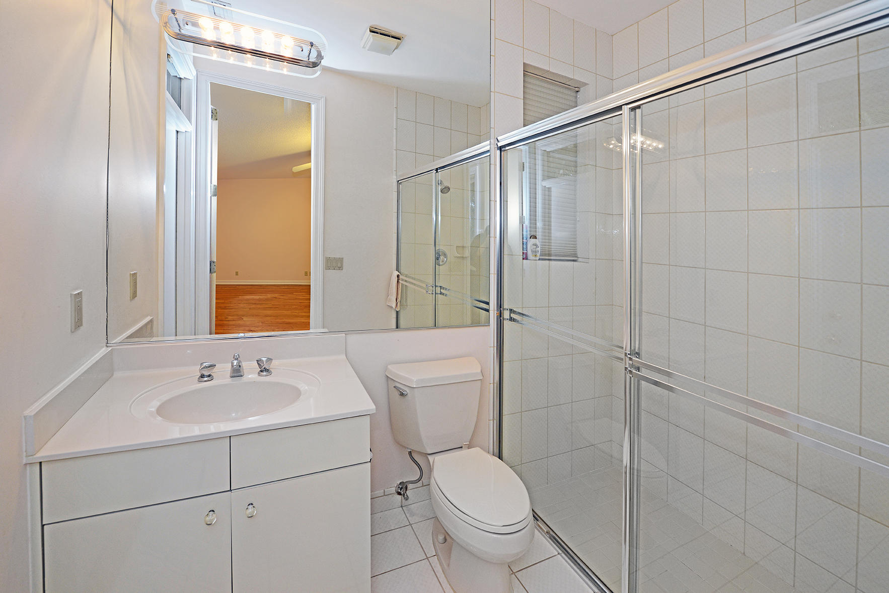 21730 Frontenac Court Boca Raton, FL 33433 - Photo 27 of 41 Guest Bath