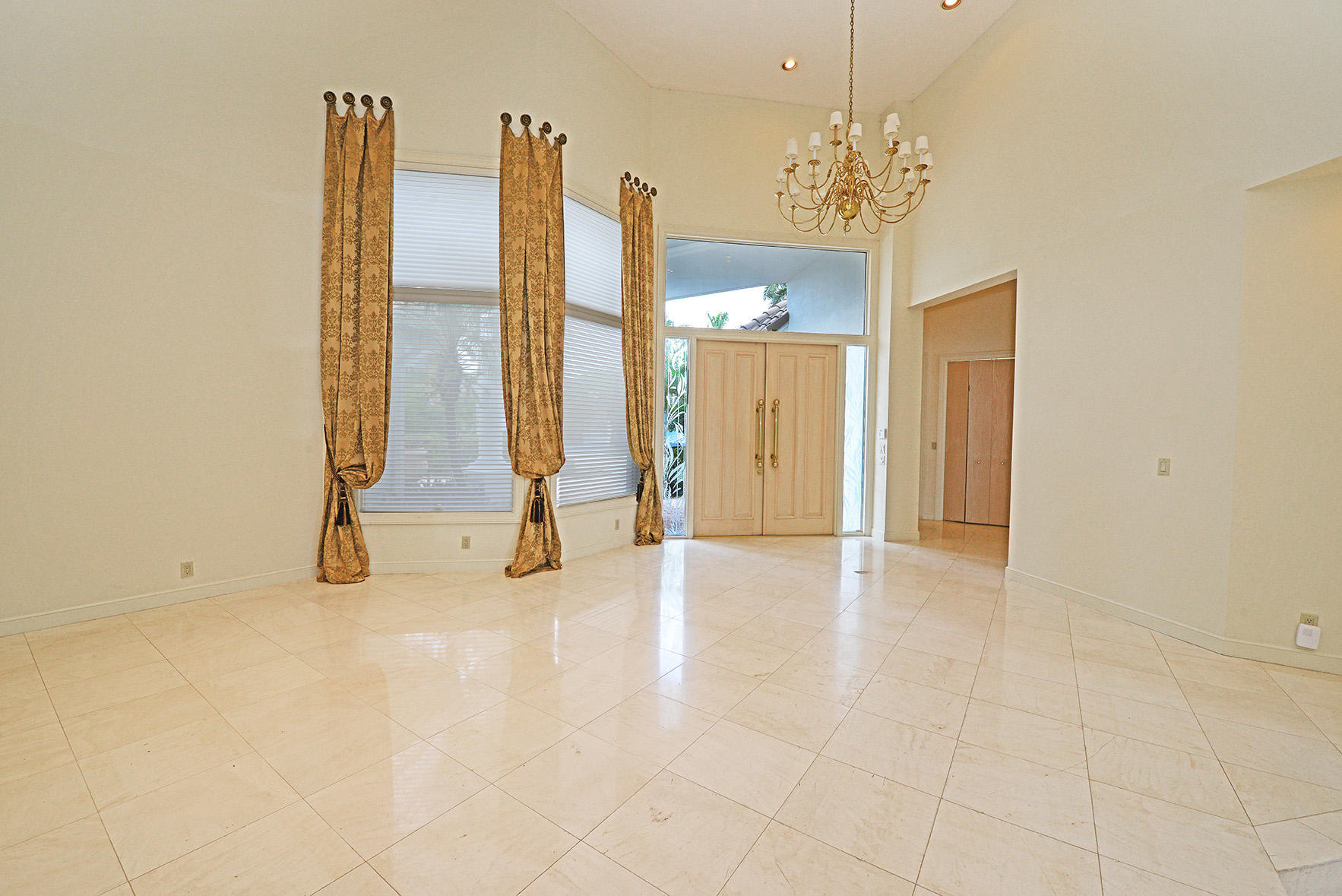 21730 Frontenac Court Boca Raton, FL 33433 - Photo 9 of 41 Living Room