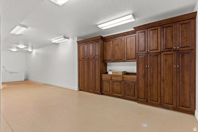 5615 East Eight Mile Gap Road Kanab, UT 84741 - Photo 52 of 81 Below grade area with a textured ceiling