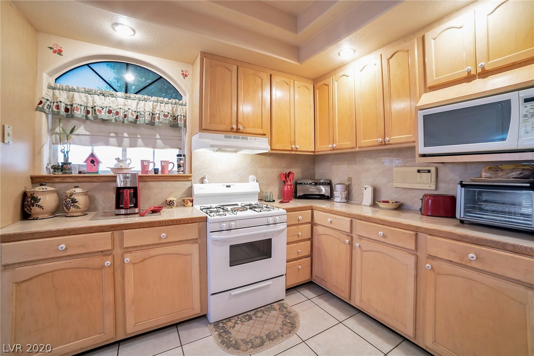 416 North Racetrack Road Henderson, NV 89015 - Photo 7 of 47 Gallery Image 7