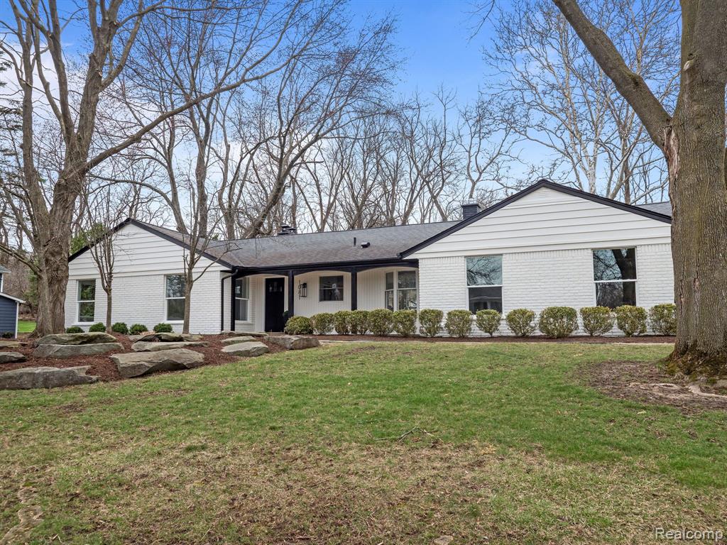 1081 Top View Road Bloomfield Hills, MI 48304 - Photo 2 of 26
