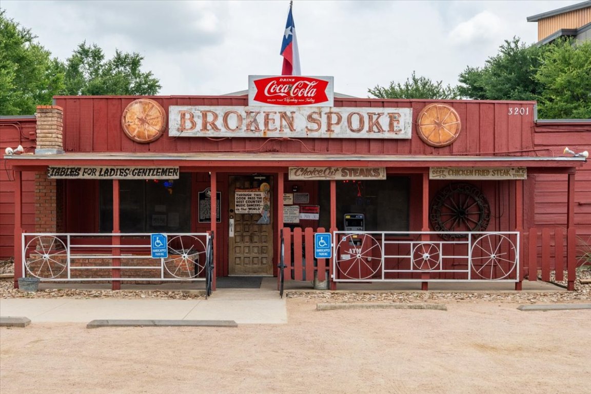 2000 Cody Court, Unit A Austin, TX 78704 - Photo 32 of 36 a view of a cafe with a table and chairs