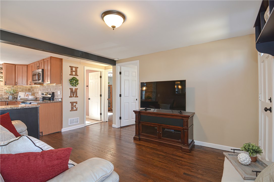 24 Largo Road Warwick, RI 02886 - Photo 12 of 31 Gallery Image 12