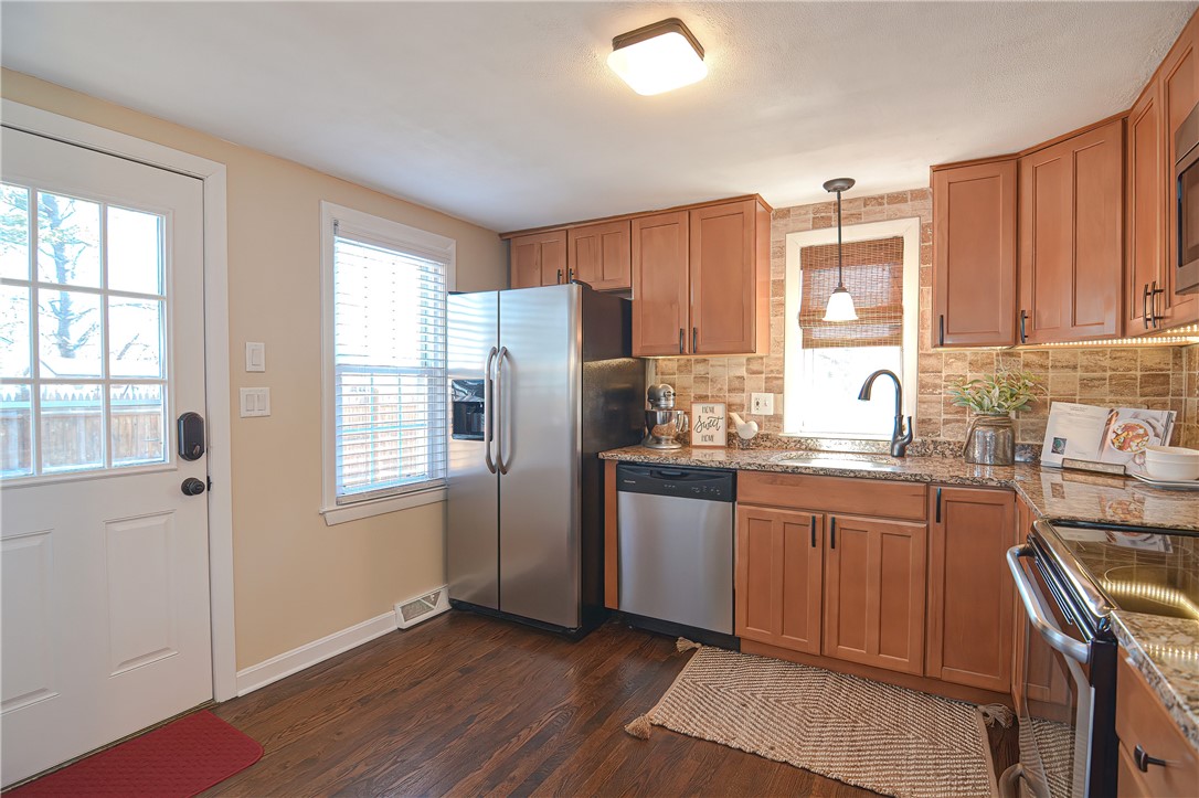 24 Largo Road Warwick, RI 02886 - Photo 8 of 31 Gallery Image 8