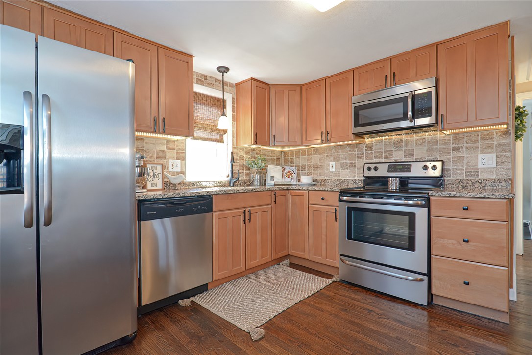 24 Largo Road Warwick, RI 02886 - Photo 10 of 31 Gallery Image 10