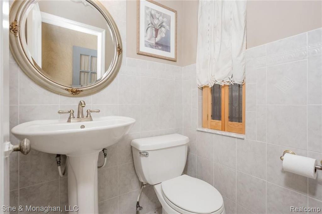 561 Middlesex Road Grosse Pointe Park, MI 48230 - Photo 20 of 53