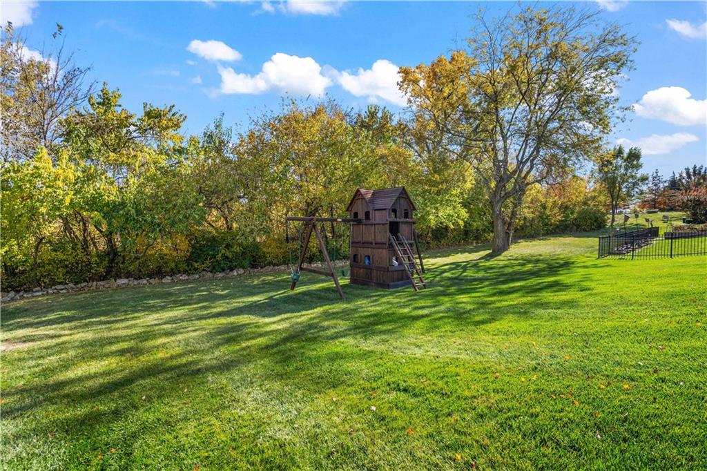 9425 Pinnacle Street Lenexa, KS 66220 - Photo 4 of 16