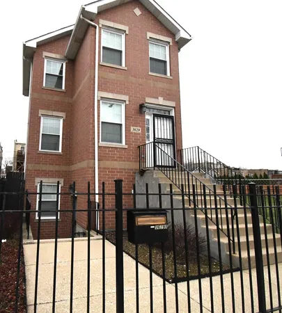 $3,295 | 3629 South Indiana Avenue, Unit A, Chicago, IL 60653